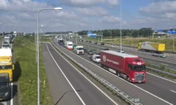 Geschaarde vouwwagen zorgt voor flinke verkeershinder A59