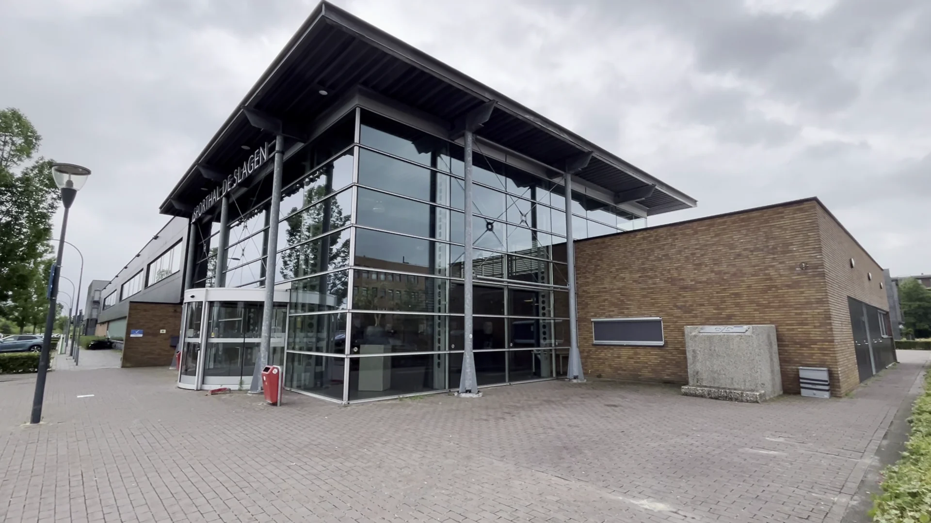 Schade aan Sporthal De Slagen blijkt complexer dan gedacht (Video)