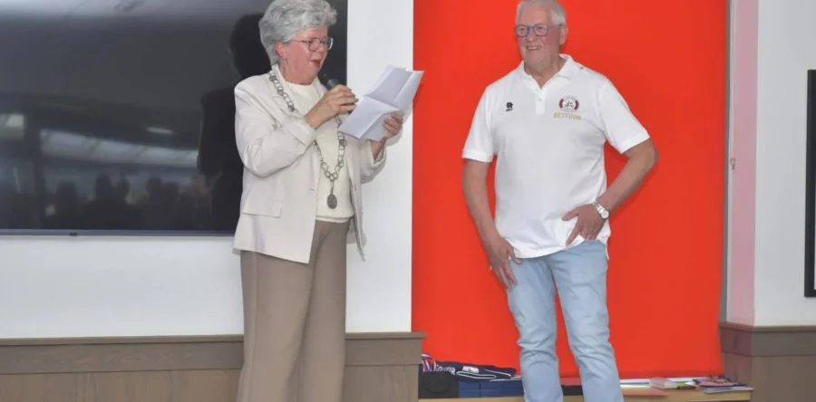 Harrie krijgt zilveren erepenning bij 100-jarig bestaan Uno Animo