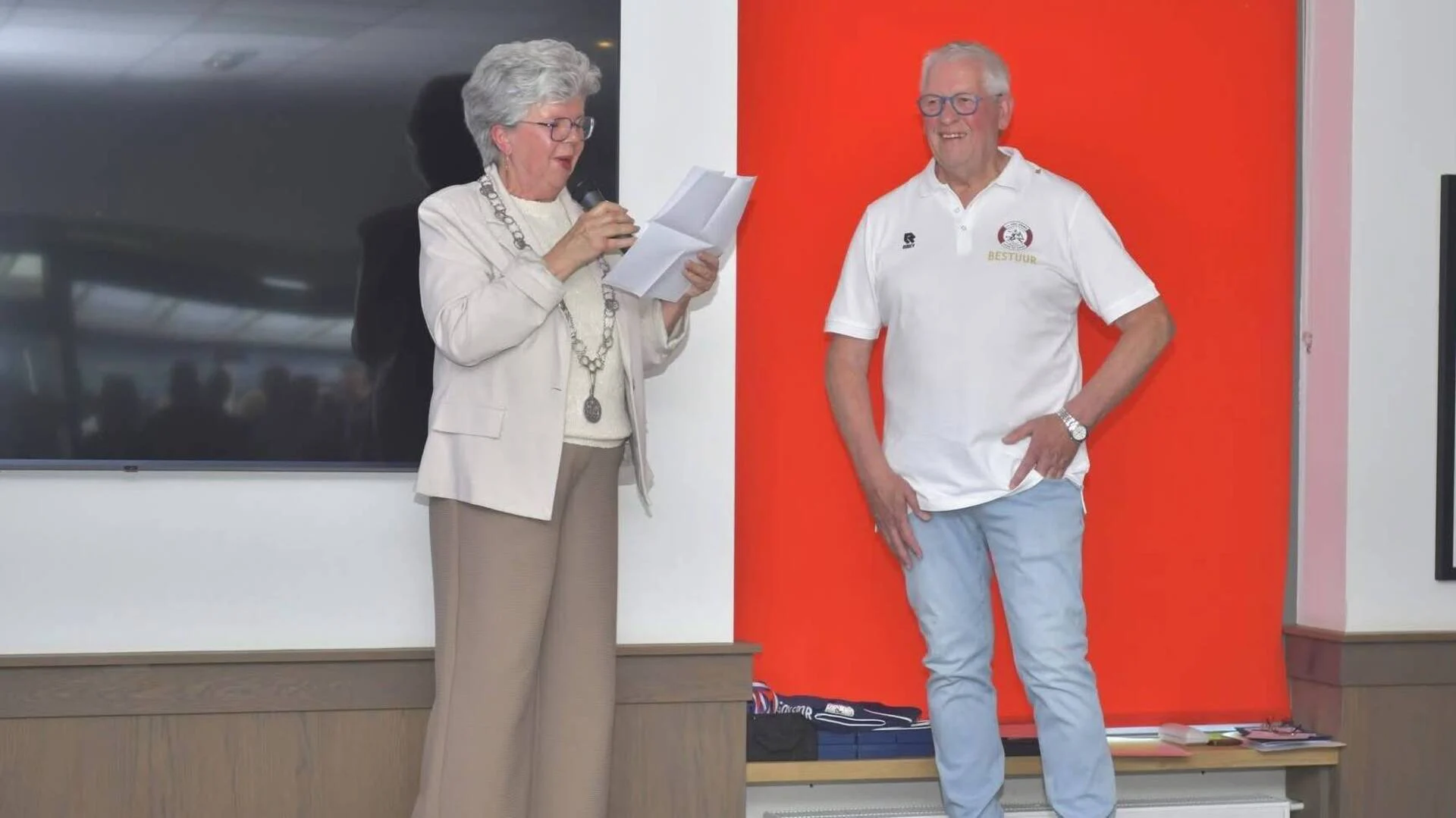 Harrie krijgt zilveren erepenning bij 100-jarig bestaan Uno Animo